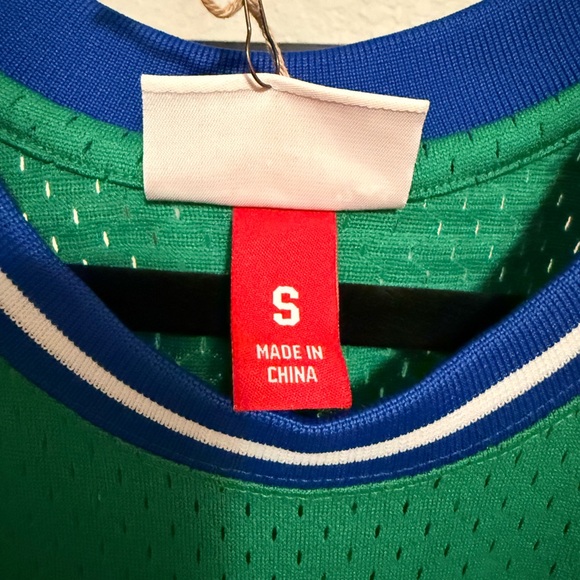 Mavs Dirk Nowitzki Basketball Jersey - Picture 4 of 5